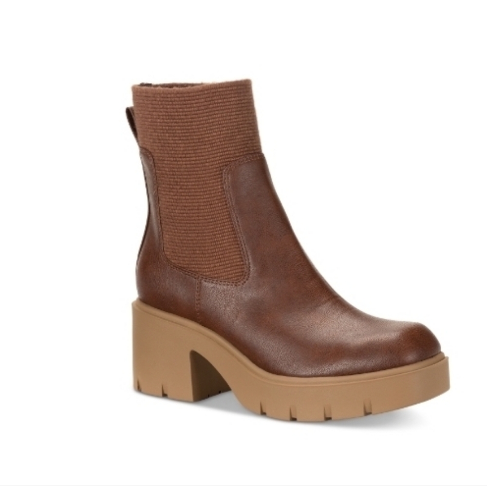 Verityy Chelsea boots from Sun + Stone, Pull On NIB SIZE 8.5